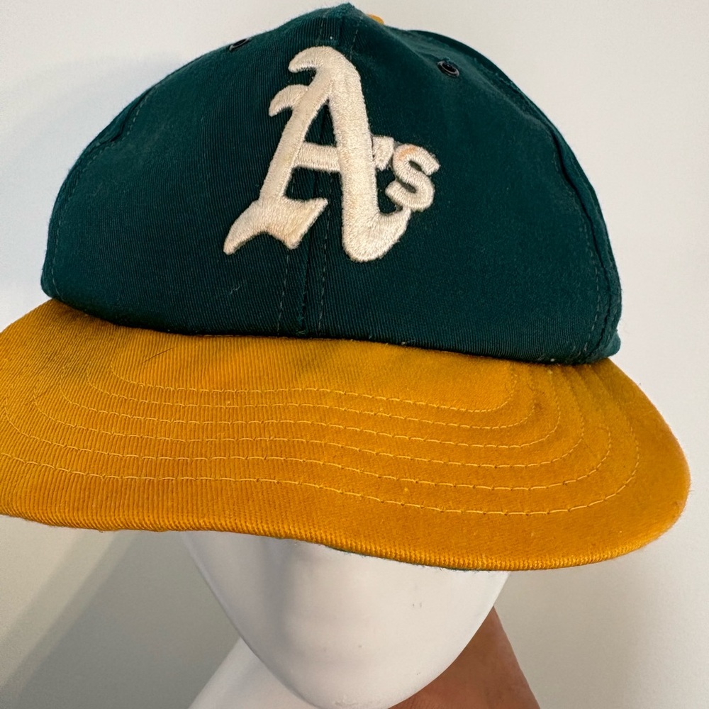 Vintage Oakland Athletics baseball cap 1980s